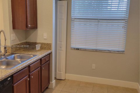 Adosado en alquiler en Tamarac, Florida, 3 dormitorios, 142.7 m2 № 2030680 - foto 7