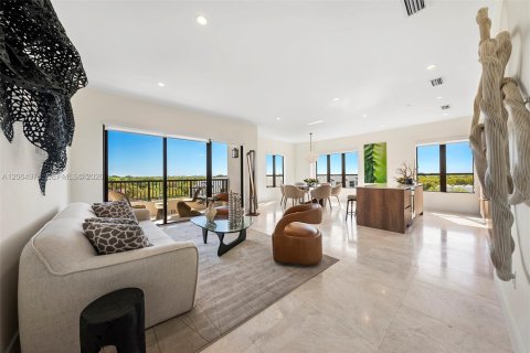 Apartamento en alquiler en Coral Gables, Florida, 2 dormitorios, 156.35 m2 № 2282304 - foto 5