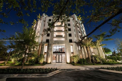 Apartamento en alquiler en Coral Gables, Florida, 2 dormitorios, 156.35 m2 № 2282304 - foto 2