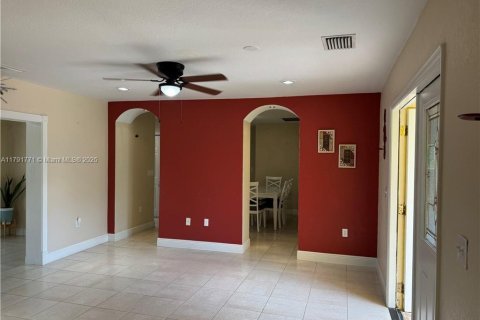 Casa en venta en Lehigh Acres, Florida, 3 dormitorios № 1938461 - foto 16