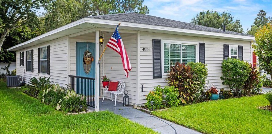House in Lakeland, Florida 2 bedrooms, 125.42 sq.m. № 1904219