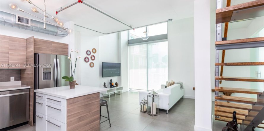 Condo à Miami, Floride, 3 chambres  № 2000127