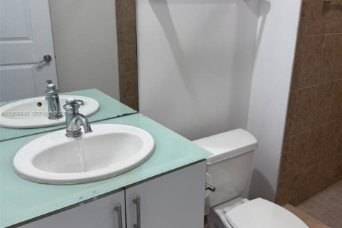 Снять в аренду кондоминиум в Форт-Лодердейл, Флорида 2 спальни, 99.59м2, № 2080682 - фото 16