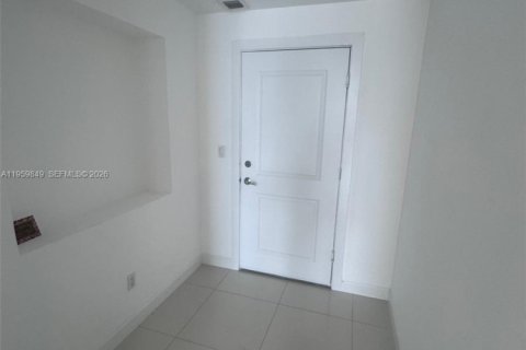 Снять в аренду кондоминиум в Форт-Лодердейл, Флорида 2 спальни, 99.59м2, № 2080682 - фото 13