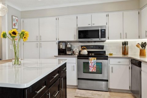 House in Tampa, Florida 3 bedrooms, 164.81 sq.m. № 1723411 - photo 4
