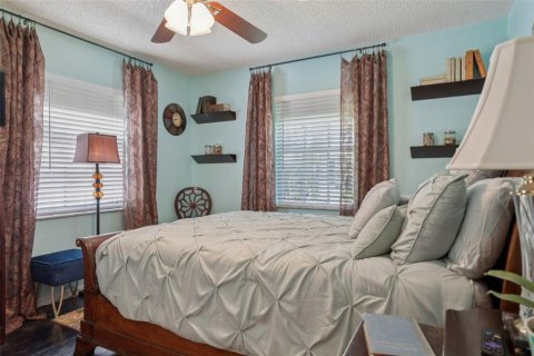 House in Tampa, Florida 3 bedrooms, 164.81 sq.m. № 1723411 - photo 12