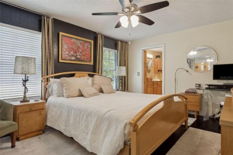 House in Tampa, Florida 3 bedrooms, 164.81 sq.m. № 1723411 - photo 15