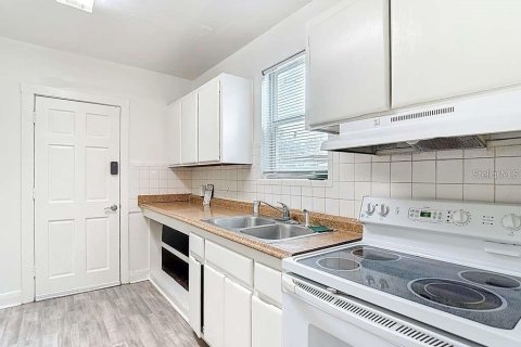 Villa ou maison à vendre à Tampa, Floride: 2 chambres, 78.04 m2 № 2236195 - photo 11