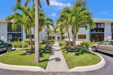 Condo in Delray Beach, Florida, 2 bedrooms  № 1890807 - photo 1