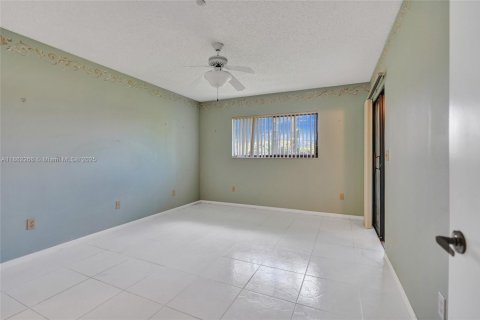 Condo in Delray Beach, Florida, 2 bedrooms  № 1890807 - photo 21