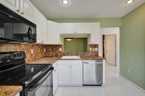 Condo in Delray Beach, Florida, 2 bedrooms  № 1890807 - photo 13
