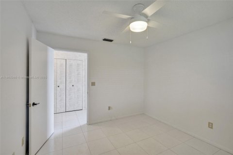Condo in Delray Beach, Florida, 2 bedrooms  № 1890807 - photo 18