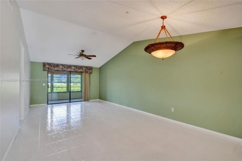 Condo in Delray Beach, Florida, 2 bedrooms  № 1890807 - photo 7