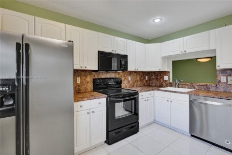 Condo in Delray Beach, Florida, 2 bedrooms  № 1890807 - photo 12