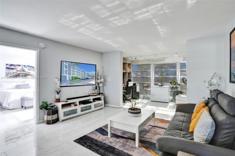 Condo in Margate, Florida, 2 bedrooms  № 1979813 - photo 26