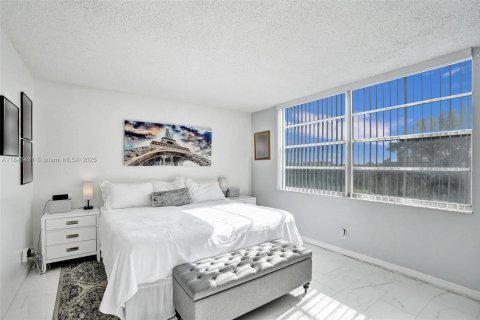 Condo in Margate, Florida, 2 bedrooms  № 1979813 - photo 15