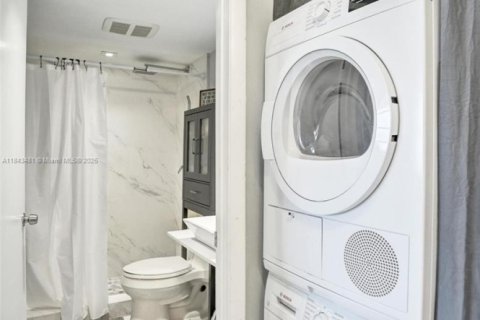 Condo in Margate, Florida, 2 bedrooms  № 1979813 - photo 23