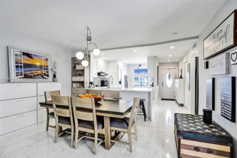 Condo in Margate, Florida, 2 bedrooms  № 1979813 - photo 12