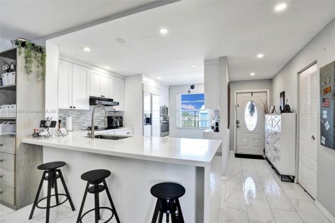 Condo in Margate, Florida, 2 bedrooms  № 1979813 - photo 4