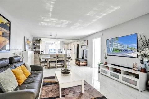 Condo in Margate, Florida, 2 bedrooms  № 1979813 - photo 29