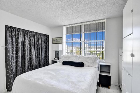 Condo in Margate, Florida, 2 bedrooms  № 1979813 - photo 18