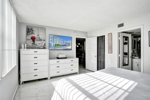 Condo in Margate, Florida, 2 bedrooms  № 1979813 - photo 16