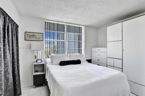 Condo in Margate, Florida, 2 bedrooms  № 1979813 - photo 17