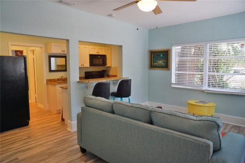 Commercial property in Clearwater, Florida 3 bedrooms, 171.59 sq.m. № 2207592 - photo 19
