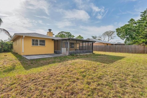 House in Sarasota, Florida 2 bedrooms, 79.34 sq.m. № 1658944 - photo 18