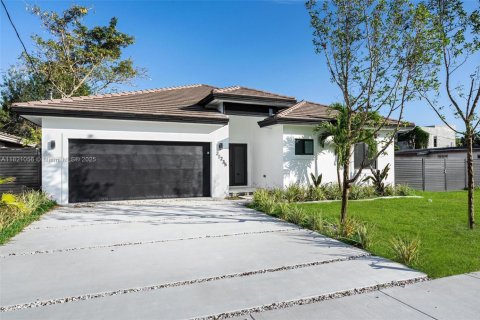 House in Cutler Bay, Florida 4 bedrooms, 194.63 sq.m. № 1781843 - photo 2