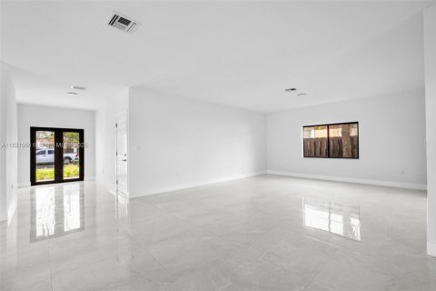 House in Cutler Bay, Florida 4 bedrooms, 194.63 sq.m. № 1781843 - photo 10