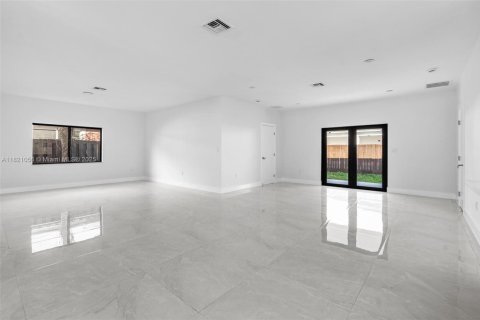 House in Cutler Bay, Florida 4 bedrooms, 194.63 sq.m. № 1781843 - photo 7