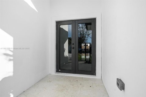 House in Cutler Bay, Florida 4 bedrooms, 194.63 sq.m. № 1781843 - photo 4