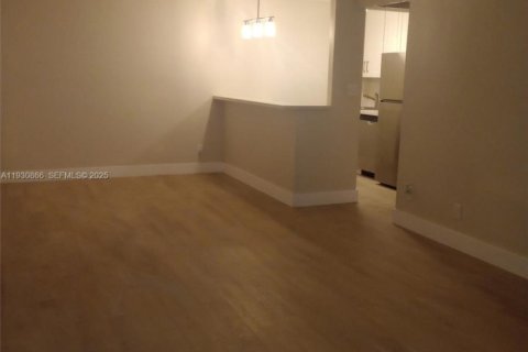 Снять в аренду кондоминиум в Холливуд, Флорида 1 спальня, 60.39м2, № 1989703 - фото 2