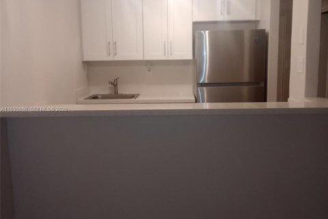 Снять в аренду кондоминиум в Холливуд, Флорида 1 спальня, 60.39м2, № 1989703 - фото 1