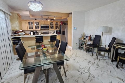 Condominio en venta en North Lauderdale, Florida, 2 dormitorios, 142.14 m2 № 1596428 - foto 6