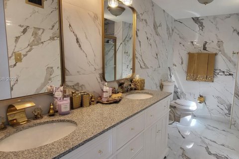 Condominio en venta en North Lauderdale, Florida, 2 dormitorios, 142.14 m2 № 1596428 - foto 19