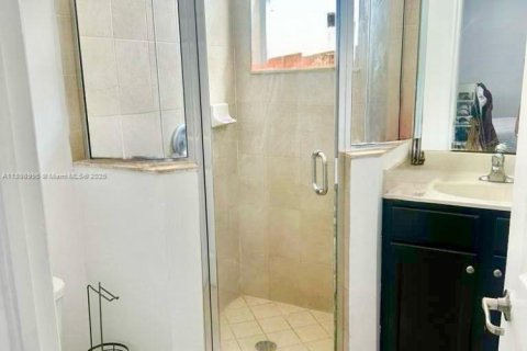 Снять в аренду коммерческую недвижимость в Майами, Флорида 179.3м2, № 1951030 - фото 3