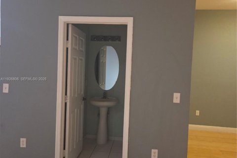 Townhouse in Homestead, Florida 3 bedrooms, 172.8 sq.m. № 1986658 - photo 5