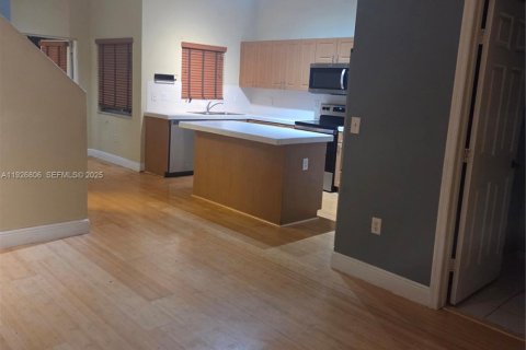 Townhouse in Homestead, Florida 3 bedrooms, 172.8 sq.m. № 1986658 - photo 3
