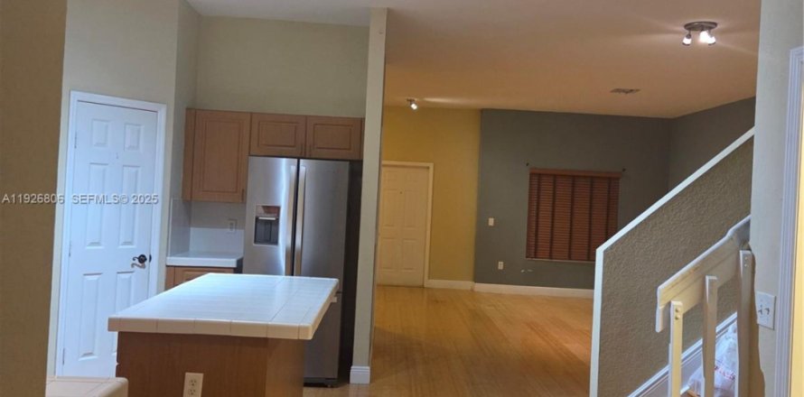 Townhouse in Homestead, Florida 3 bedrooms, 172.8 sq.m. № 1986658