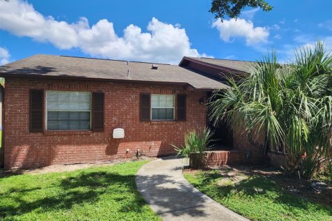 House in Thonotosassa, Florida 2 bedrooms, 73.76 sq.m. № 1903265 - photo 1