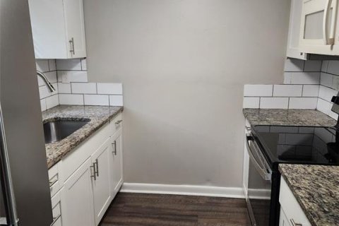House in Thonotosassa, Florida 2 bedrooms, 73.76 sq.m. № 1903265 - photo 2