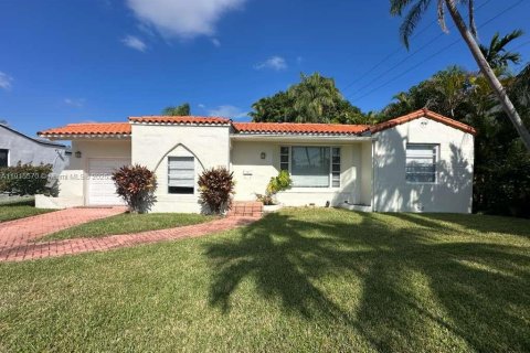 Casa en venta en Miami Shores, Florida, 2 dormitorios, 168.52 m2 № 1970751 - foto 1