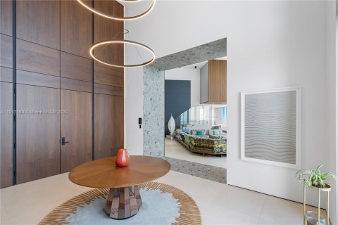 Condominio en alquiler en Miami, Florida, 6 dormitorios, 605.82 m2 № 1972567 - foto 12