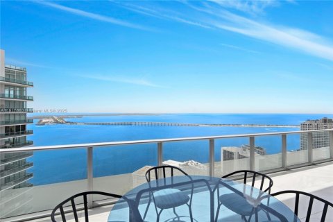 Condominio en alquiler en Miami, Florida, 6 dormitorios, 605.82 m2 № 1972567 - foto 13