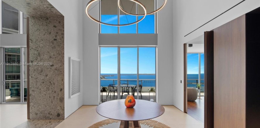 Condominio en Miami, Florida, 6 dormitorios  № 1972567