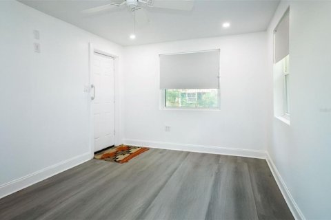 House in Eustis, Florida 2 bedrooms, 69.31 sq.m. № 2208497 - photo 11