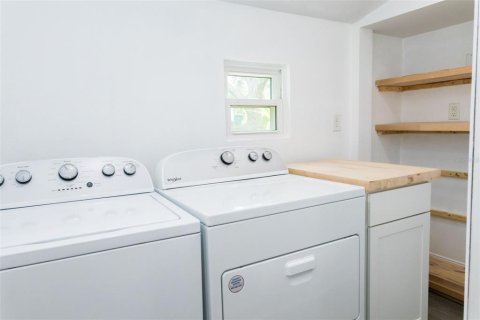 House in Eustis, Florida 2 bedrooms, 69.31 sq.m. № 2208497 - photo 18