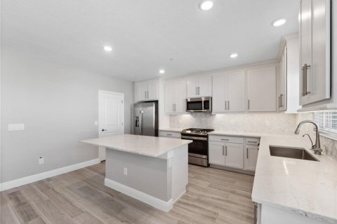 Townhouse in Tampa, Florida 4 bedrooms, 234.49 sq.m. № 2238546 - photo 20